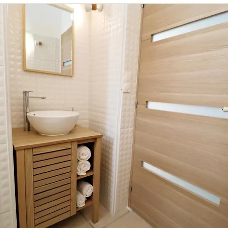 La Maison Carree Apartment *